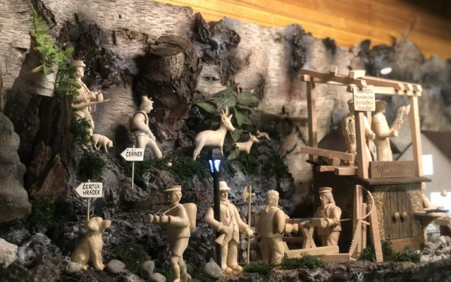 VIDEO: Lidé v Rohozné znovu obdivují pohyblivý betlém s hlasem Ondry Vetchého. Vznikal osm měsíců