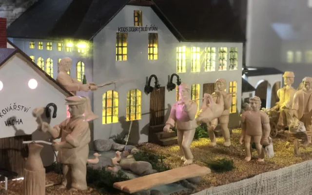 VIDEO: Lidé v Rohozné znovu obdivují pohyblivý betlém s hlasem Ondry Vetchého. Vznikal osm měsíců