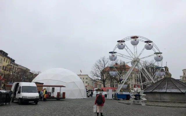 Nový vyhřívaný stan, který v Jihlavě nelze přehlédnout, nabídne ještě kino, divadlo i koncert