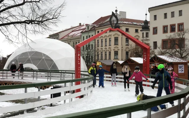 Nový vyhřívaný stan, který v Jihlavě nelze přehlédnout, nabídne ještě kino, divadlo i koncert
