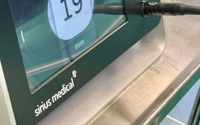 VIDEO: Lékaři v novoměstské nemocnici umí odhalit nádor prsu pomocí magnetického zrna. Jako první v kraji