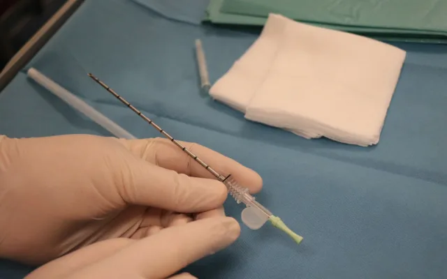 VIDEO: Lékaři v novoměstské nemocnici umí odhalit nádor prsu pomocí magnetického zrna. Jako první v kraji