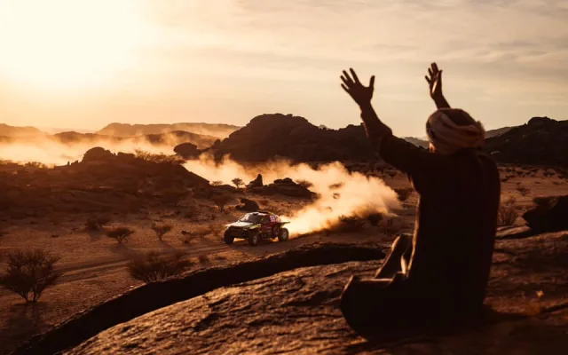 Martin Prokop startuje do své desáté Rally Dakar. Štěstí mu přišel popřát i prezident Petr Pavel