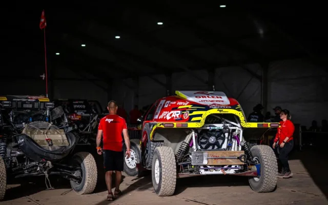 Martin Prokop startuje do své desáté Rally Dakar. Štěstí mu přišel popřát i prezident Petr Pavel