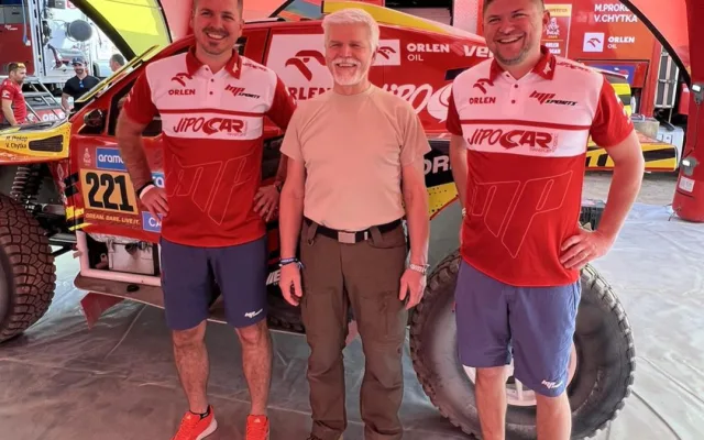 Martin Prokop startuje do své desáté Rally Dakar. Štěstí mu přišel popřát i prezident Petr Pavel