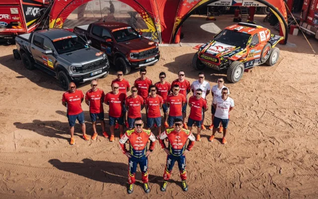 Martin Prokop startuje do své desáté Rally Dakar. Štěstí mu přišel popřát i prezident Petr Pavel