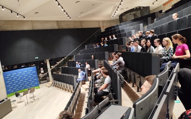 Na jihlavské gymnázium se sjeli nejlepší mladí fyzici. Na olympiádě reprezentovali i čtyři studenti z Vysočiny