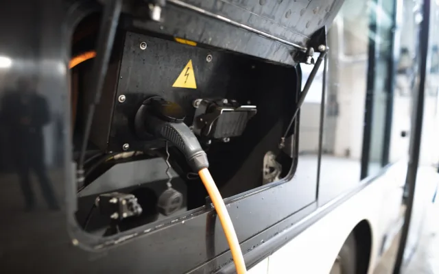 V Třebíči a Žďáru jezdí elektrobusy, Jihlava jde cestou parciálních trolejbusů a autobusů na bioplyn