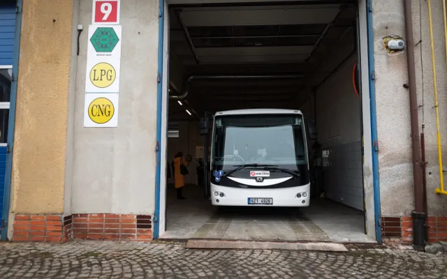 V Třebíči a Žďáru jezdí elektrobusy, Jihlava jde cestou parciálních trolejbusů a autobusů na bioplyn