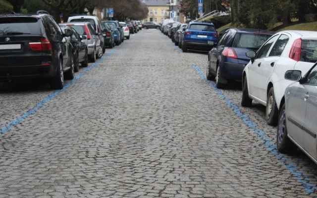 V ulici Leoše Janáčka platí fialový režim.