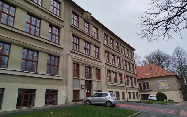 Základní škola Havlíčkova se ani letos nedočká rekonstrukce, vítězná firma couvla