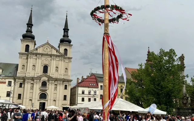 VIDEO: Májové slavnosti v Jihlavě. Podívejte se na letošní zaplétání máje
