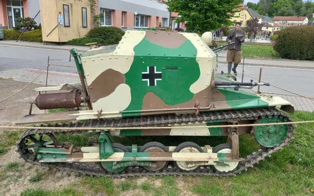V Lukách bojoval také tančík vzor 33. Je jediný pojízdný svého druhu na světě
