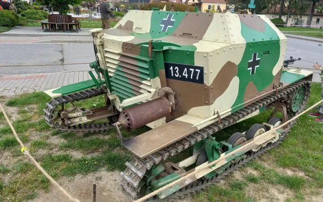 V Lukách bojoval také tančík vzor 33. Je jediný pojízdný svého druhu na světě