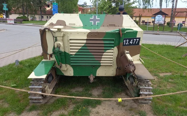 V Lukách bojoval také tančík vzor 33. Je jediný pojízdný svého druhu na světě