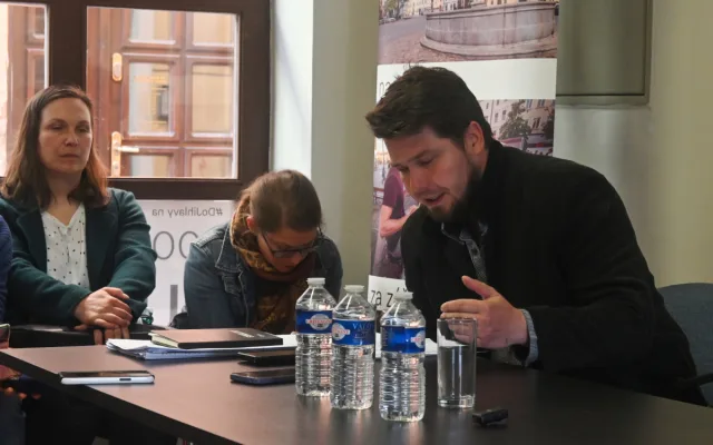 ANKETA: Oprava Brány Matky Boží v Jihlavě vyvolává debatu. Kámen, či omítka?