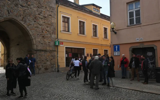 ANKETA: Oprava Brány Matky Boží v Jihlavě vyvolává debatu. Kámen, či omítka?