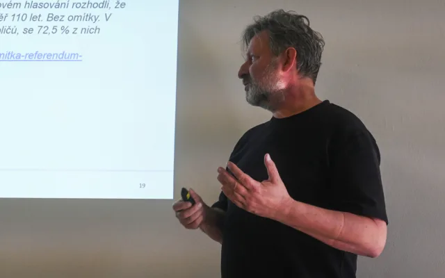 ANKETA: Oprava Brány Matky Boží v Jihlavě vyvolává debatu. Kámen, či omítka?