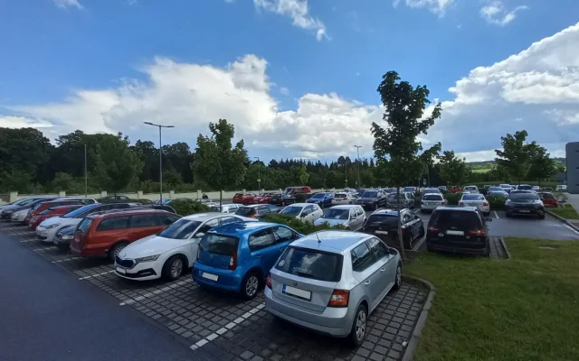 Parkování v Jihlavě IX: Na P+R se dá parkovat zdarma, zatím je v Jihlavě jediné