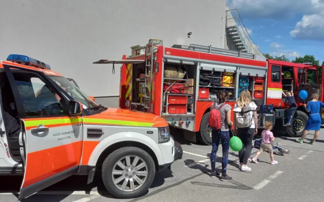 Foto: Lety vrtulníkem i exkurze v sanitce. Záchranáři přilákali tisíce dětí