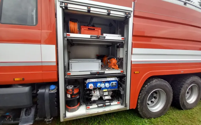 FOTO: Hasiči v Kamenici slaví 150 let, na hřišti hasili Hostinec U dobrých lidí