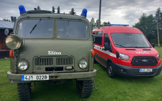 FOTO: Hasiči v Kamenici slaví 150 let, na hřišti hasili Hostinec U dobrých lidí