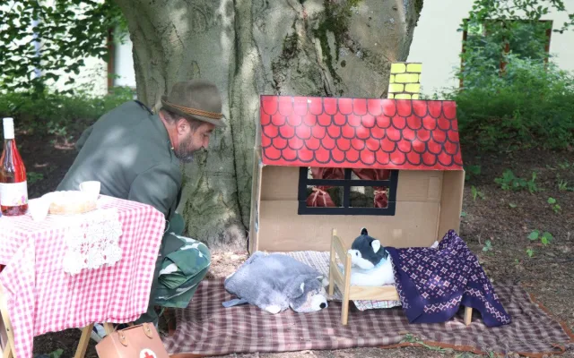 Děti v nemocnici zachraňovaly Popelku, Růženku, vílu Amálku, Otesánka i vlka