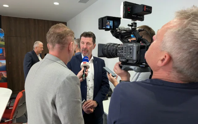 Vlček: Vláda nepochybuje o splnění podílu českých firem na dostavbě Dukovan