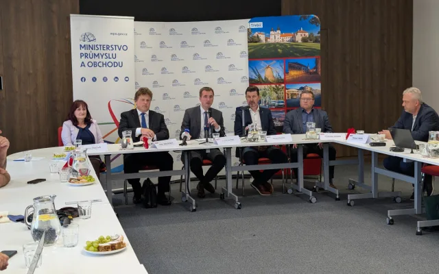 Vlček: Vláda nepochybuje o splnění podílu českých firem na dostavbě Dukovan