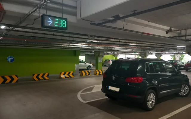 Parkování v Jihlavě X: V Cityparku se i nadále dá stát až pět hodin zdarma