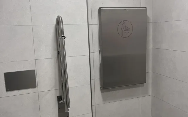 V Třešti je hotová modernizace veřejných záchodků, v Jihlavě je na náměstí buňka