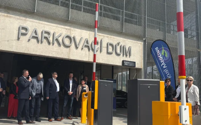 Je hotovo. Na kolik korun vyjde parkování v novém parkovacím domě v Třebíči?