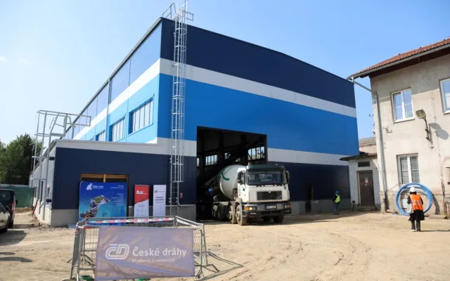 Nová opravárenská hala pro vlaky v Brodě za 235 milionů bude hotová na jaře