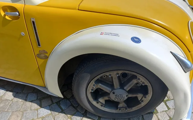 Na trase 1000 mil československých je také unikátní Tatra T77. Jela už v roce 1934
