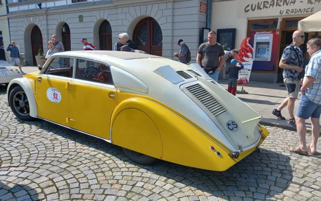 Na trase 1000 mil československých je také unikátní Tatra T77. Jela už v roce 1934