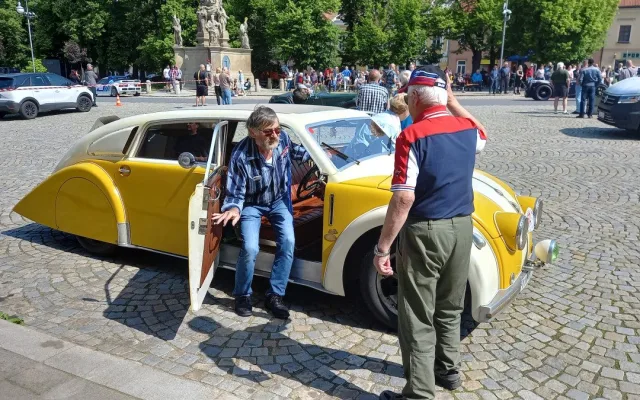 Na trase 1000 mil československých je také unikátní Tatra T77. Jela už v roce 1934