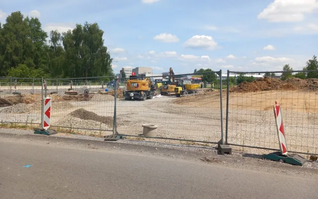 FOTO: Přeložka silnice mezi Jihlavskou a Brněnskou ulicí ve Žďáru je téměř hotová