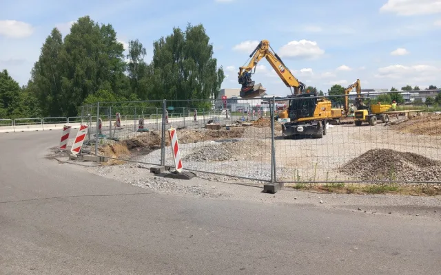 FOTO: Přeložka silnice mezi Jihlavskou a Brněnskou ulicí ve Žďáru je téměř hotová