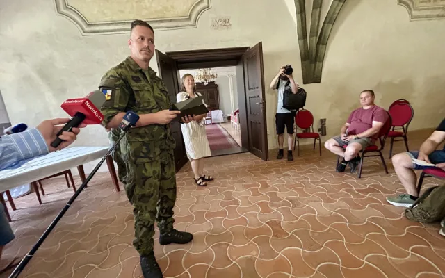 VIDEO: Schopen, odveden! Armáda v Jihlavě dnes ukázala, jak probíhá odvod branců