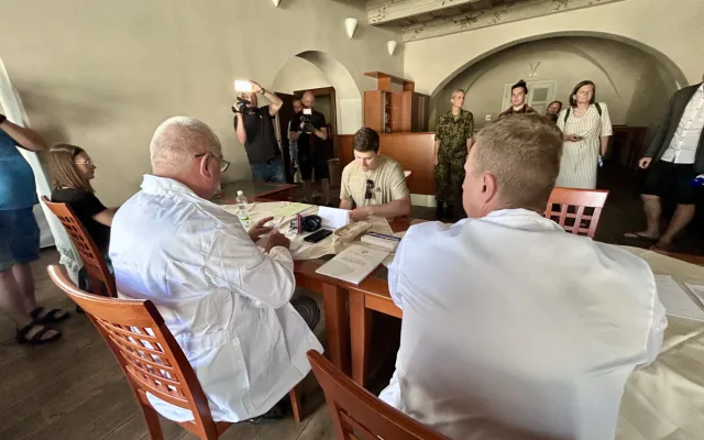 VIDEO: Schopen, odveden! Armáda v Jihlavě dnes ukázala, jak probíhá odvod branců