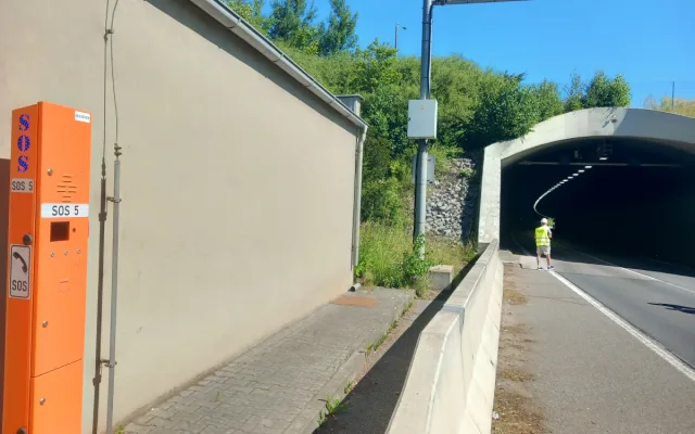 Jihlavský tunel je zavřený, dělníci v něm vymění povrch a opraví i mosty