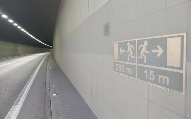 Jihlavský tunel je zavřený, dělníci v něm vymění povrch a opraví i mosty