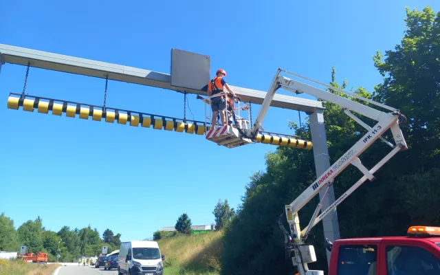 Jihlavský tunel je zavřený, dělníci v něm vymění povrch a opraví i mosty