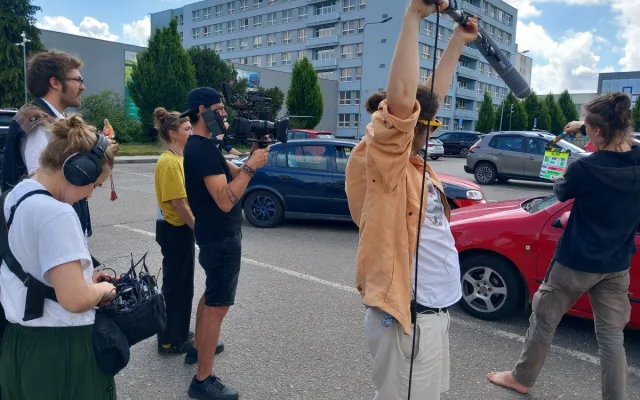 FOTO: V Jihlavě se natáčí nový sitcom. Diváci se při scénách od nemocnice zasmějí