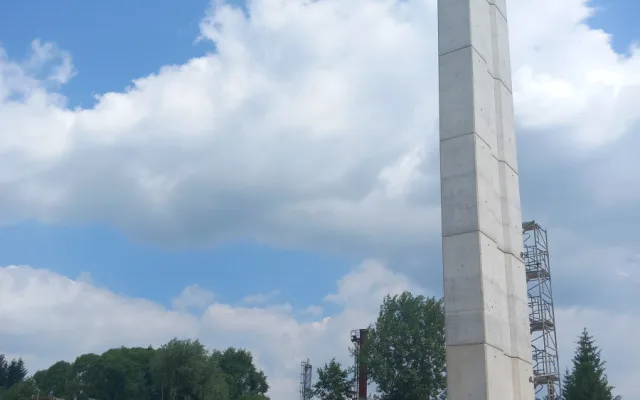 FOTO: Nad údolím Brtnice se tyčí vysoké pilíře pro druhý nejvyšší most v kraji