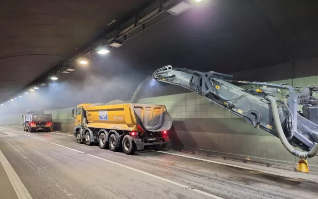 VIDEO: Pracuje se i v dešti. Co se teď děje v uzavřeném Jihlavském tunelu?