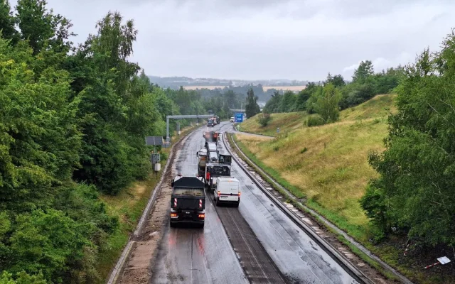 VIDEO: Pracuje se i v dešti. Co se teď děje v uzavřeném Jihlavském tunelu?