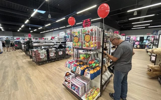 VIDEO: Už i Jihlava má svou prodejnu Woolworth. Dnes se slavnostně otevřela