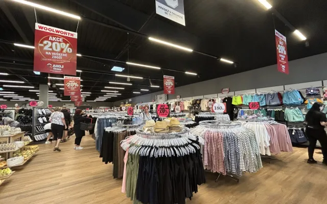 VIDEO: Už i Jihlava má svou prodejnu Woolworth. Dnes se slavnostně otevřela