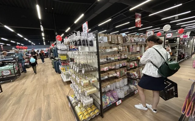 VIDEO: Už i Jihlava má svou prodejnu Woolworth. Dnes se slavnostně otevřela